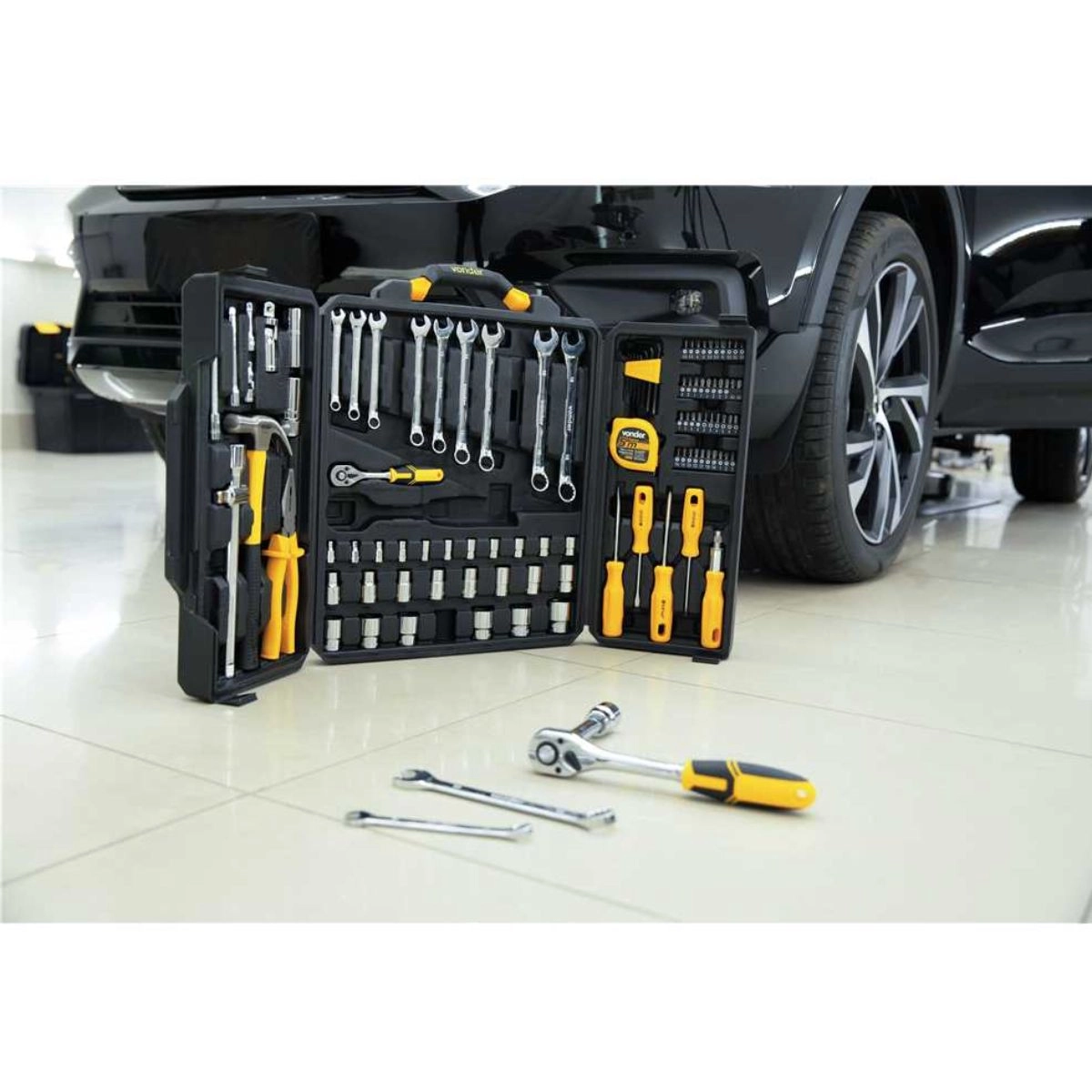 Jogo de ferramentas com 110 peças para mecânico VONDER Jogo de ferramentas com 110 peças para mecânico VONDER